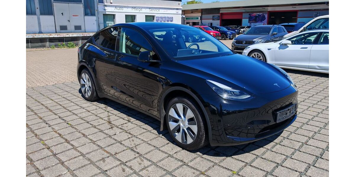 Tesla Model Y 61.948 km 34.470 &euro; Braunschweig 38112
