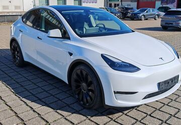Tesla Model Y 76.115 km 34.970 &euro; Braunschweig 38112